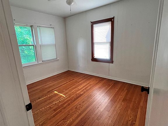 3rd image of 1029 N Delaware Pl