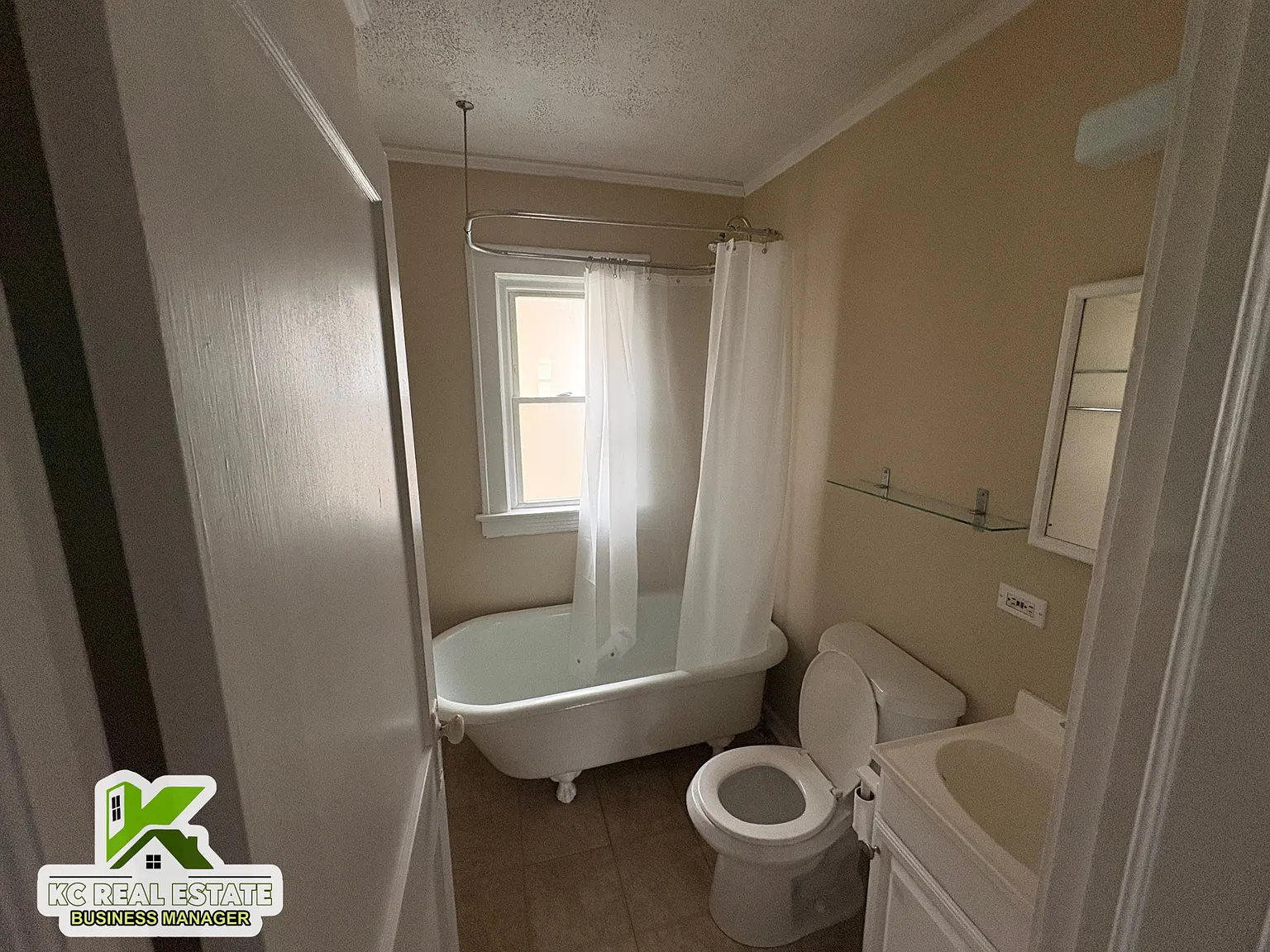 14306 Athens Ave — Photo 2