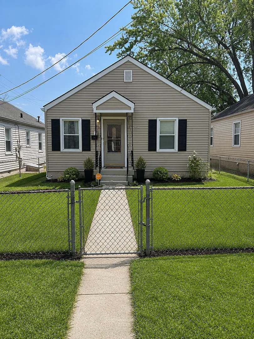 Cozy 3 Bedroom Home with Garage Ready for You! — Photo 1
