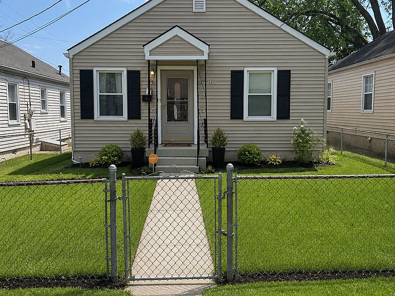 4403 Gatewood Ave — Photo 1