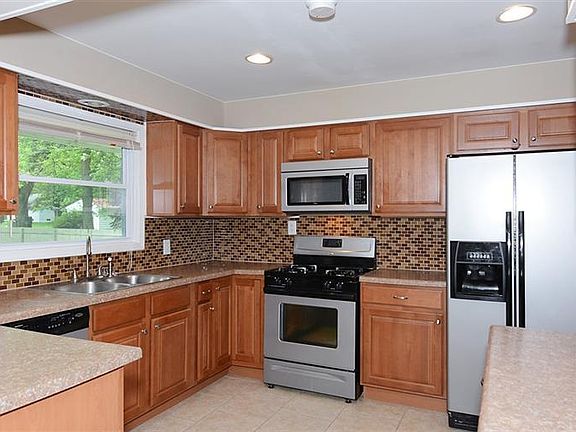 5th image of 277 E 68th Ave