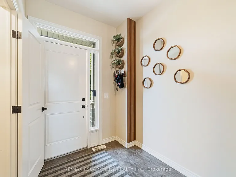 17 Southshore Cres — Photo 3