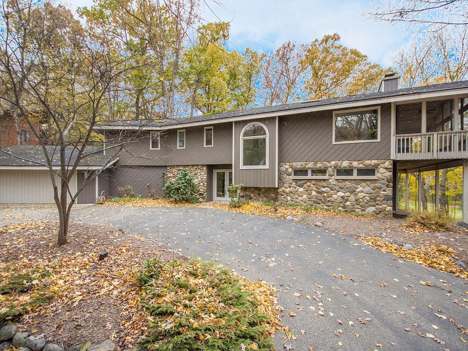 1st image of 18 Abbey Springs Dr