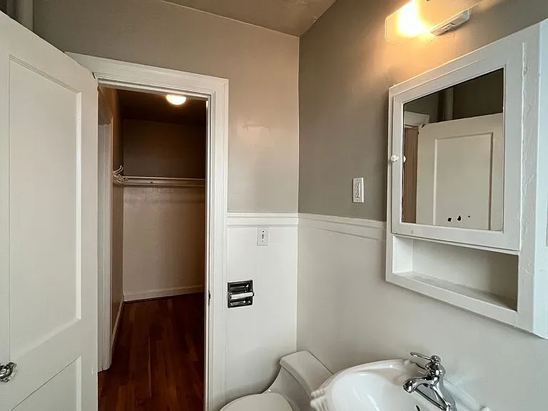 Belmont Court by Star Metro — Photo 17
