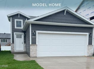 1803 41st Ave S, Grand Forks, ND 58201