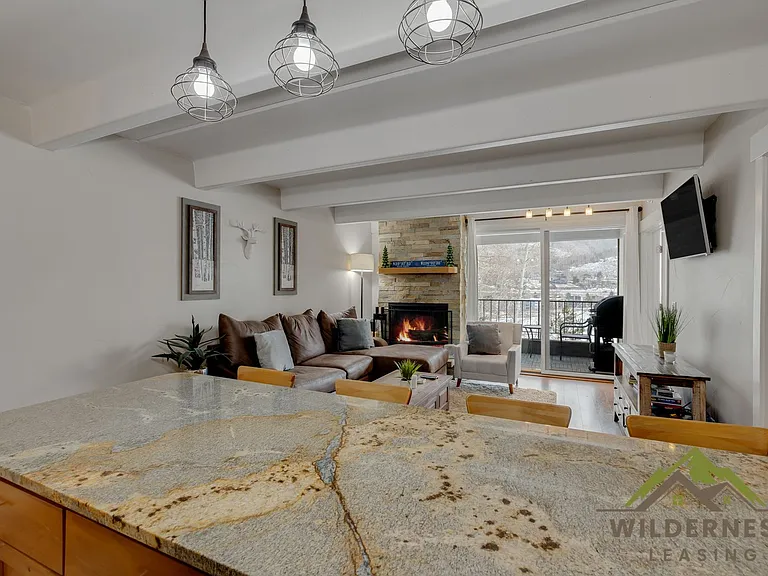 220 E La Bonte St #B — Photo 8