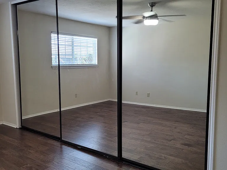 2100 Windsor Dr #6 — Photo 9
