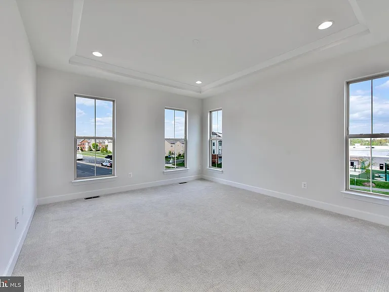 20686 Glenmont Ter — Photo 10