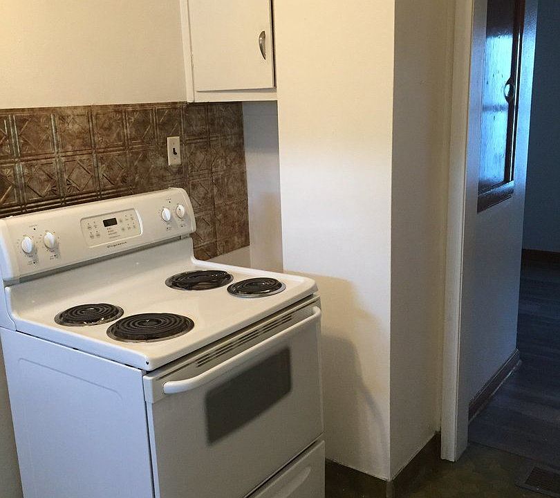 2nd image of 506 9th Ave SE APT 1