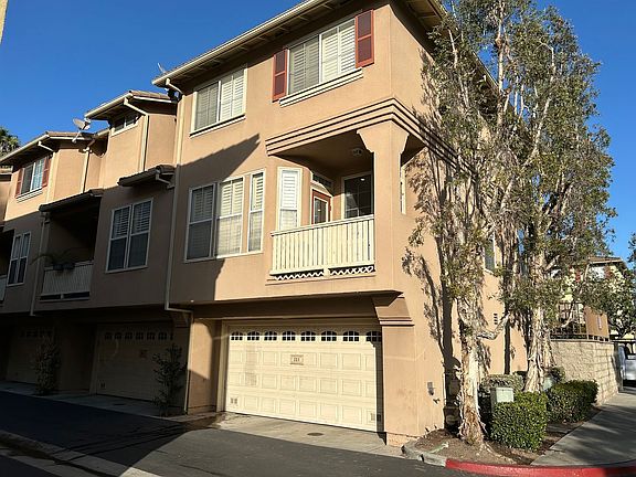2nd image of 323 W Summerfield Cir