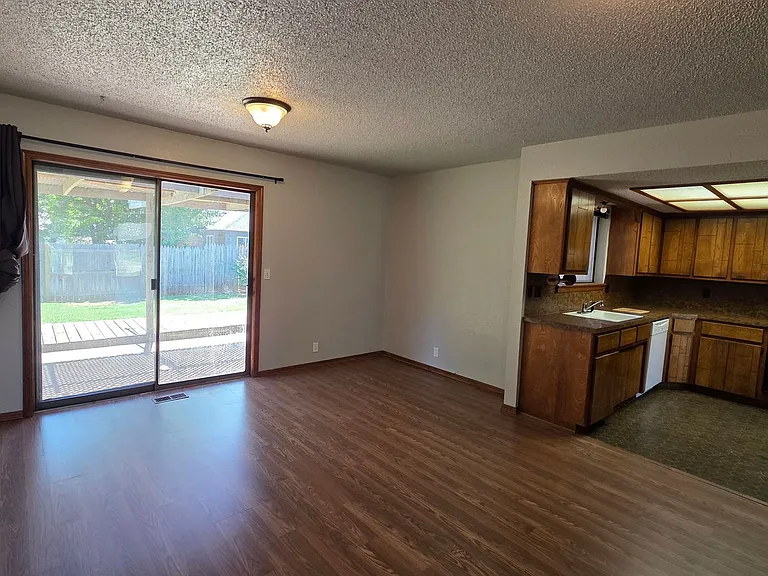 11812 Larkdale Dr — Photo 16