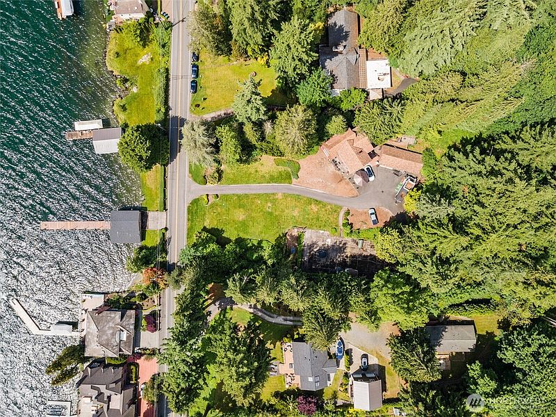 4th image of 13104 Holmes Point Drive NE