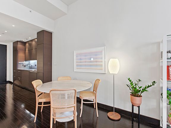 3rd image of 20 Pine St #2900