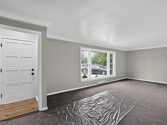 3rd image of 336 Halle Dr