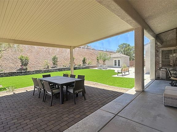 3rd image of 948 Sugar Springs Dr