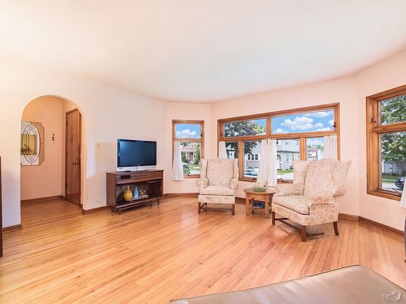 4th image of 6716 N Octavia Ave