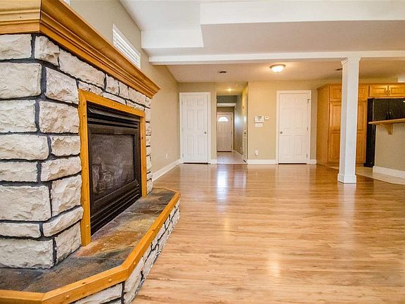 3rd image of 607 Harland Dr
