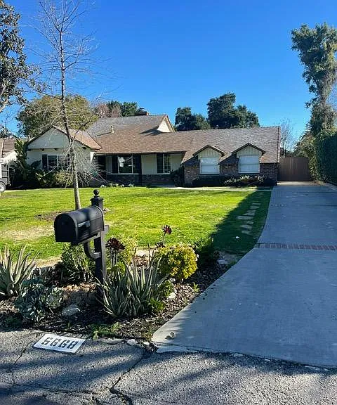5668 Jumilla Ave — Photo 2