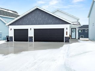 1011 Barnes Dr W, West Fargo, ND 58078