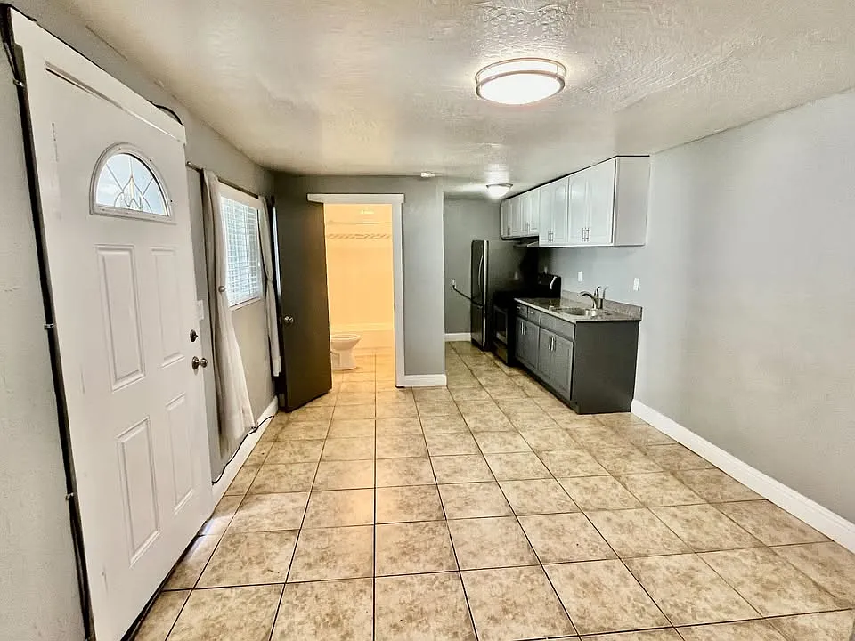 1 bed, 450 sqft, $1,800 — Photo 4