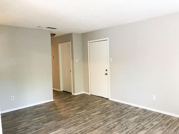 2nd image of 1003 E Burleson St #3