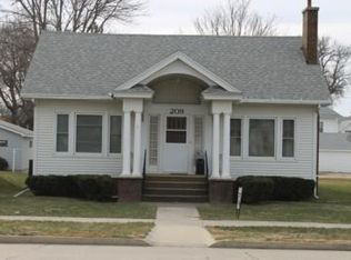 209 E Michigan Ave, George, IA 51237