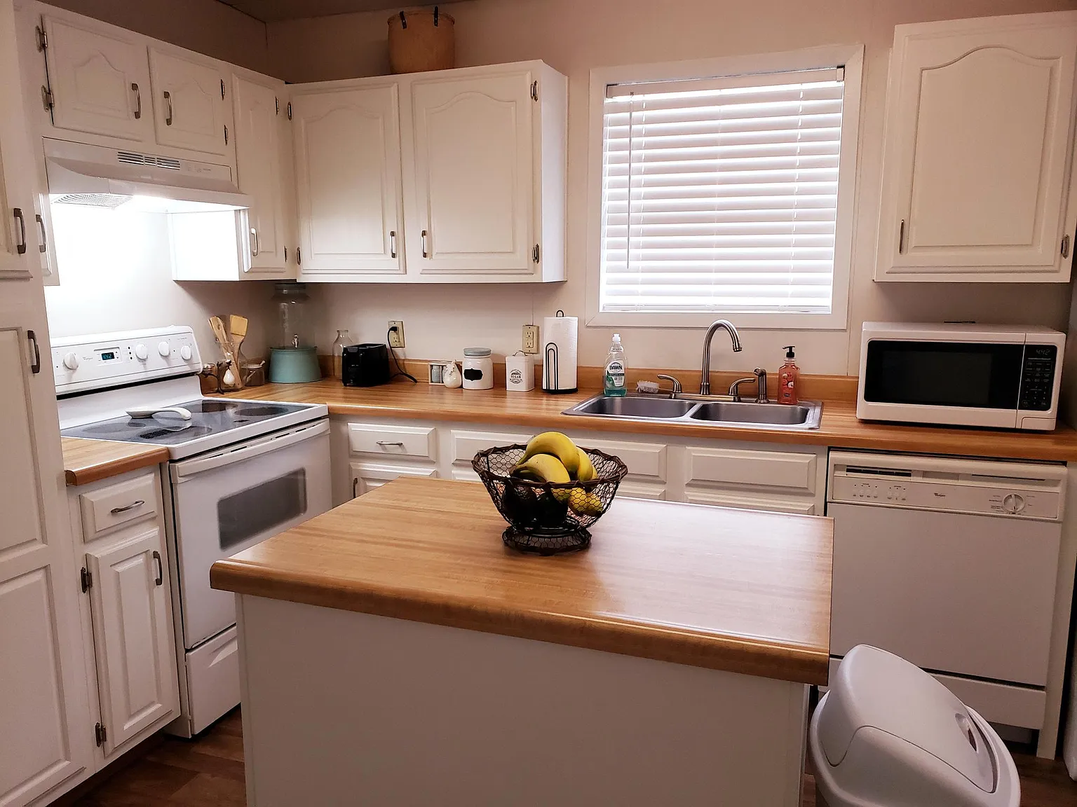 206 Sellers Ave — Photo 2
