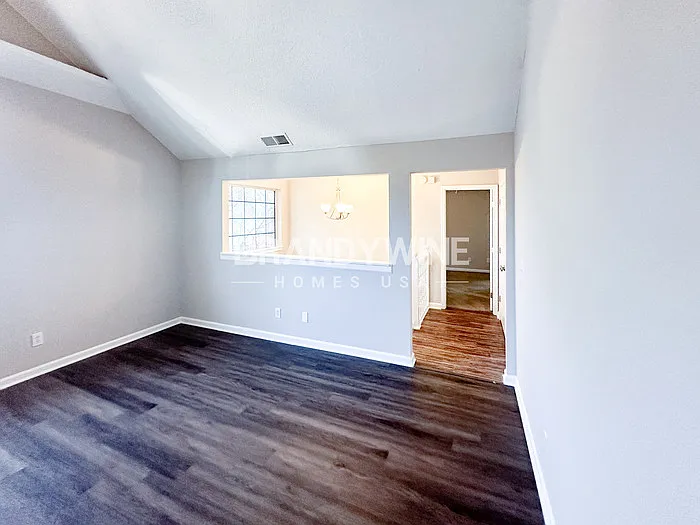 4599 White Rd — Photo 7