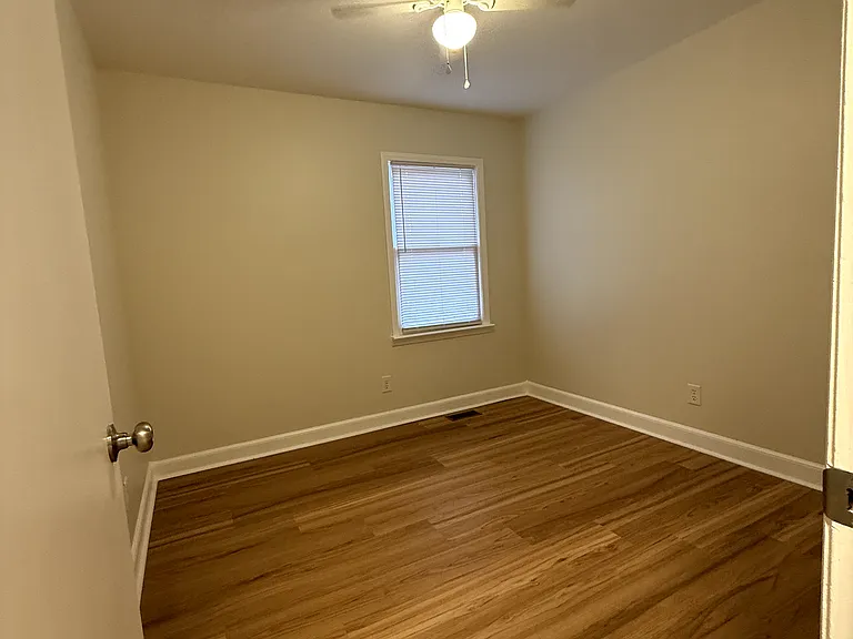 917 Wait Ave — Photo 38