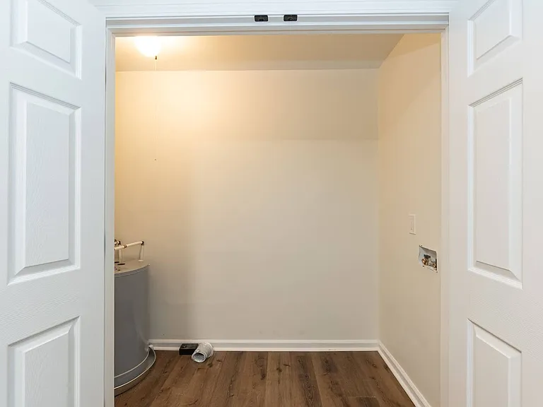 1322 Elm St — Photo 15