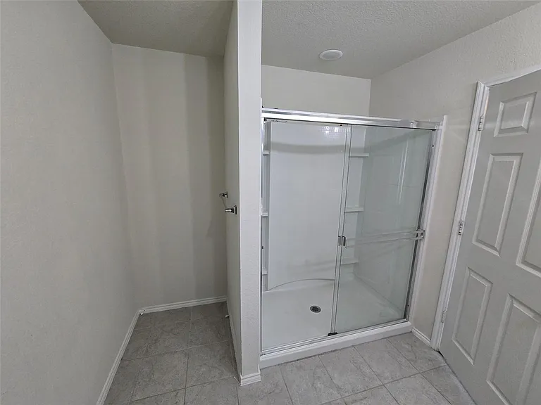 1126 Ainsley Ln — Photo 8