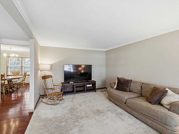 5th image of 2458 Jamestown Dr