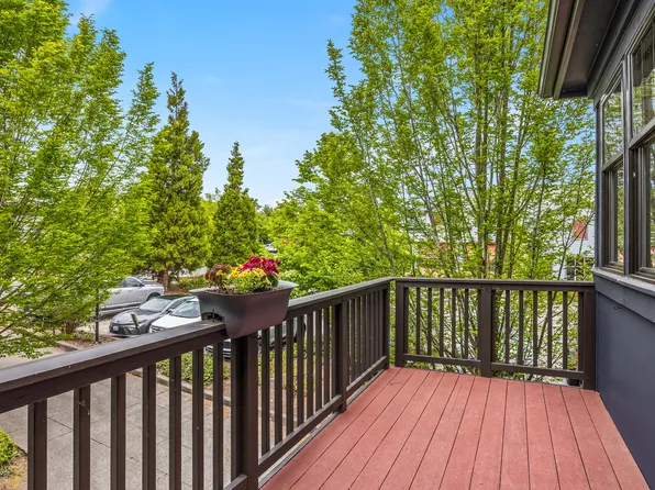 1186 NE Park Dr, Issaquah, WA 98029