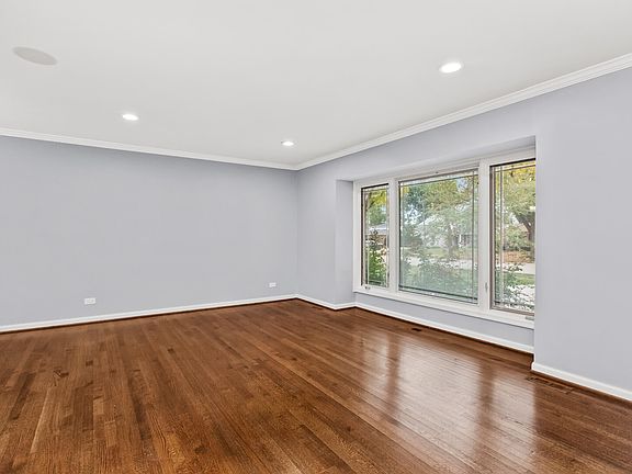 3rd image of 1622 S Surrey Ridge Dr