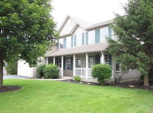 904 Fawn Ridge Ct, Yorkville, IL 60560