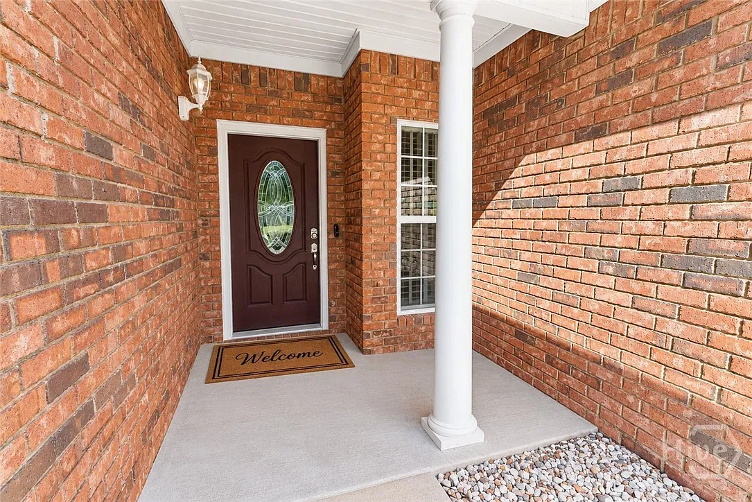 4 bed, 3.0 bath, 2563 sqft, $2,900 — Photo 2