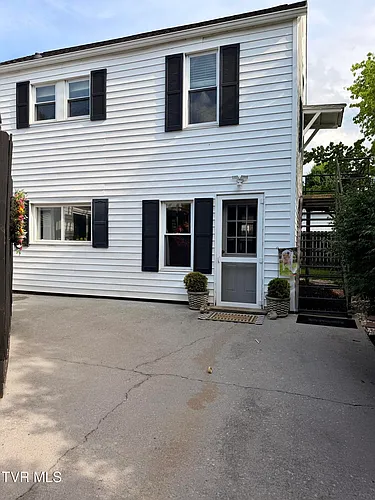 212 W F St Photo 1