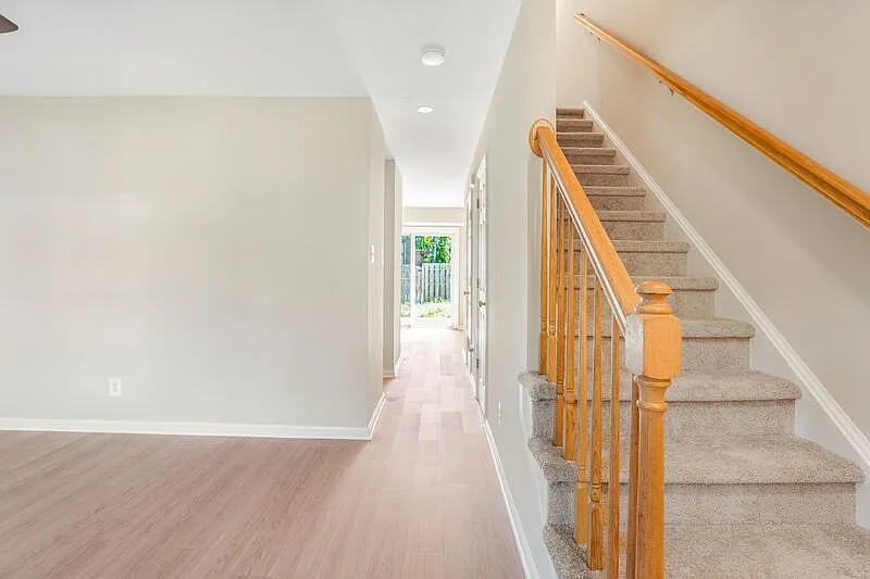 3 bed, 1.5 bath, 1240 sqft, $1,795 — Photo 4