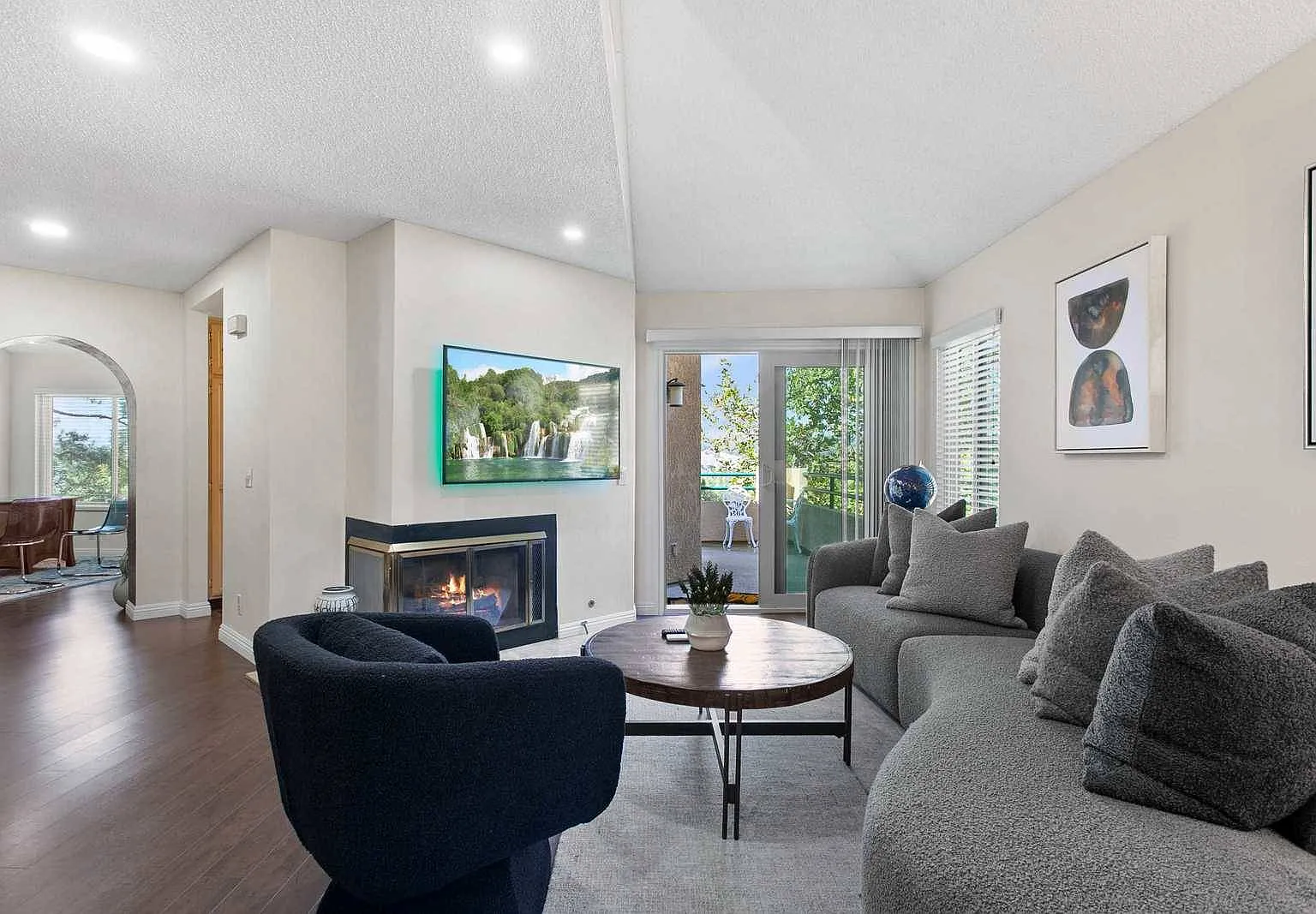 4 bed, 2010 sqft, $6,600 — Photo 1
