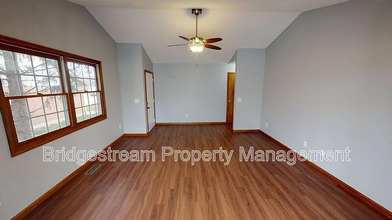 3 bed, 2.0 bath, 1300 sqft, $1,500 — Photo 2