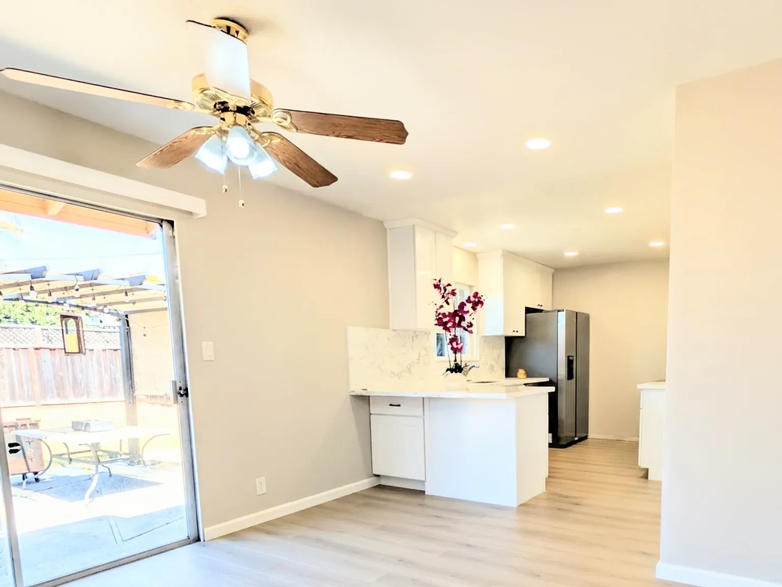 3 bed, 2.5 bath, 1078 sqft, $4,450 — Photo 1