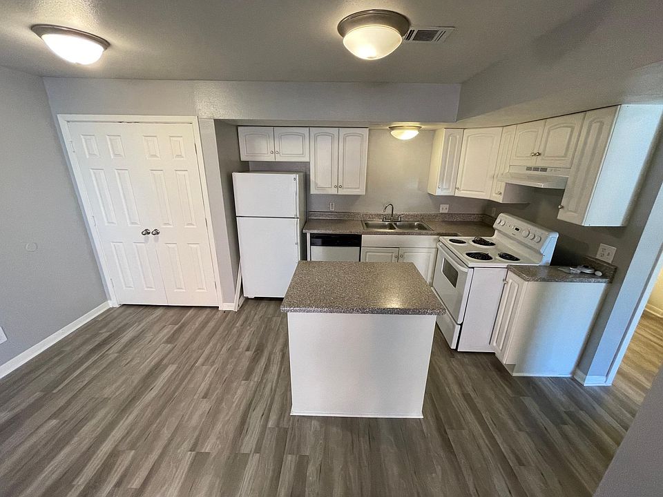 Treehouse Apartments 800 N L B J Dr San Marcos TX Zillow