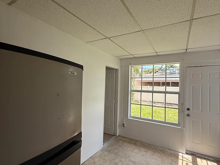 904 Seneca St — Photo 6