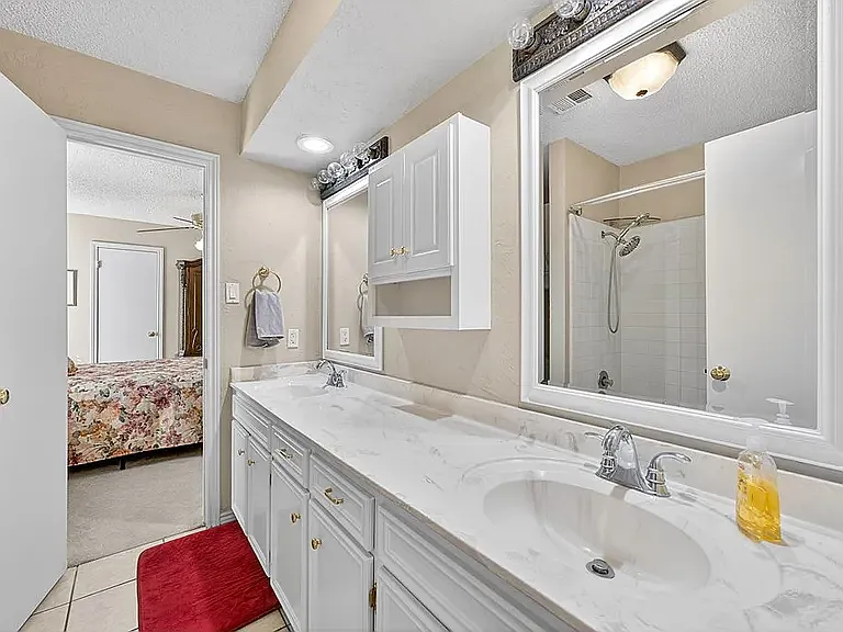 jack and jill bathroom between 2nd and 3rd bedrooms