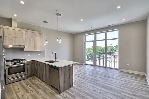 3rd image of 4149 S Cottage Grove Ave #307
