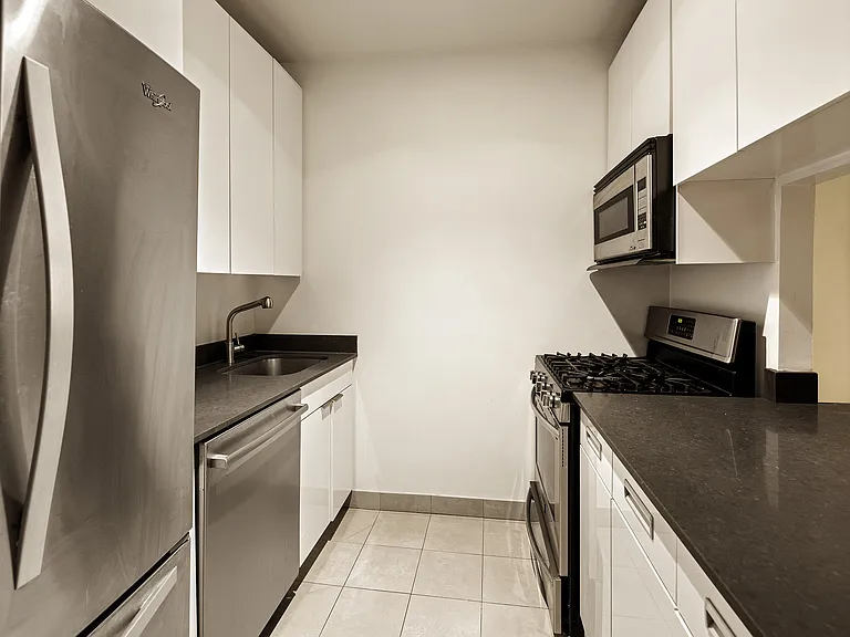99 John St #416 — Photo 3