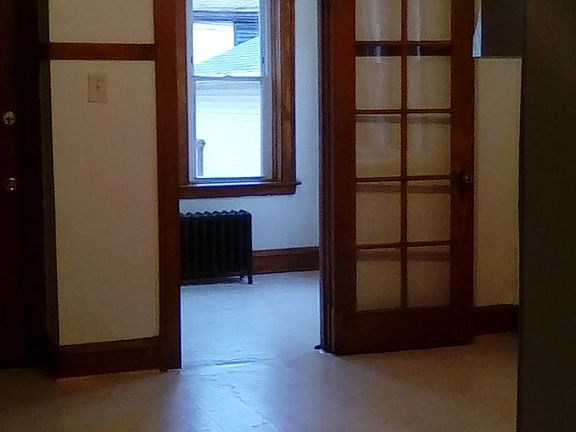 2nd image of 7127 S Francisco Ave Frnt 1