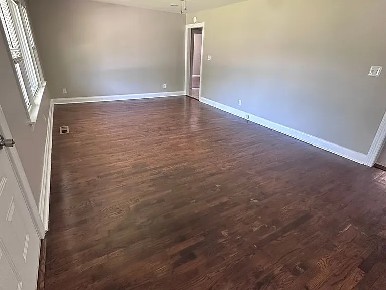 313 Ginnie Ln — Photo 3