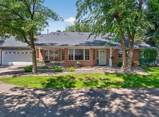 1130 Rose Pl, Roseville, MN 55113