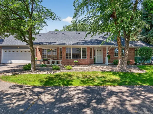 1130 Rose Pl, Roseville, MN 55113